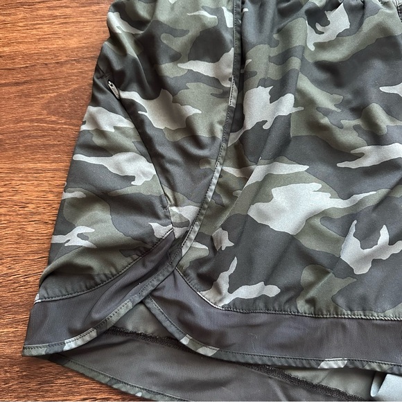 Athleta Printed Mesh Racer Run Short 4" Camo Print - Picture 3 of 9